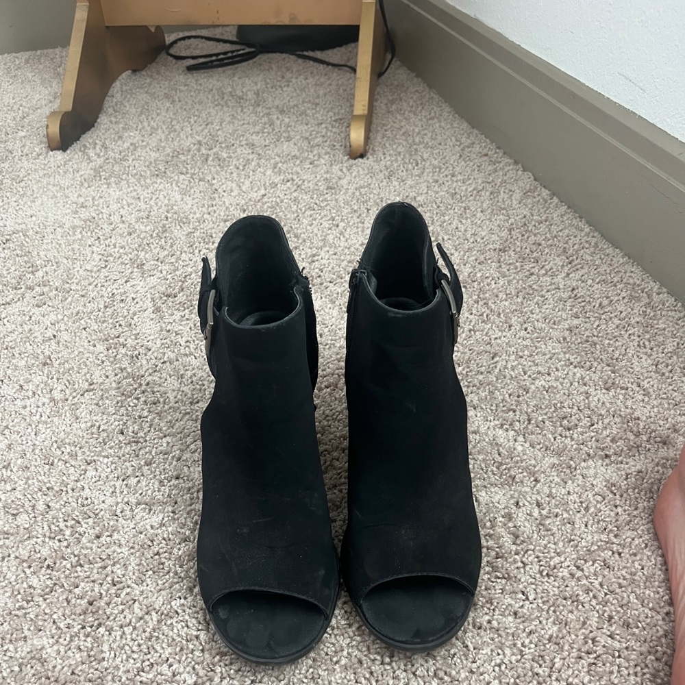Soda brand heals in size 9